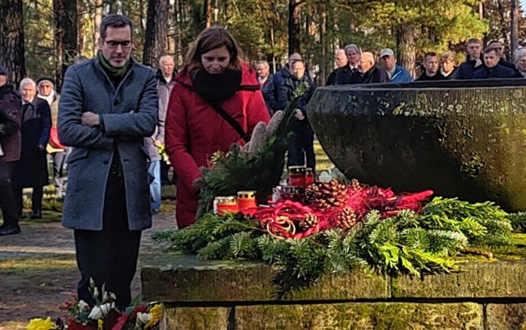Volkstrauertag zunehmend durch Rechtsextreme instrumentalisiert